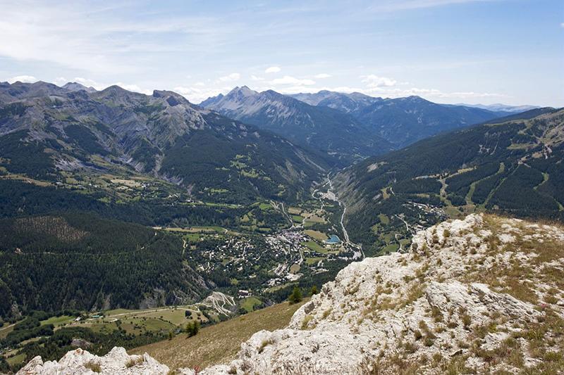 Le village d'Allos depuis Rochegrand