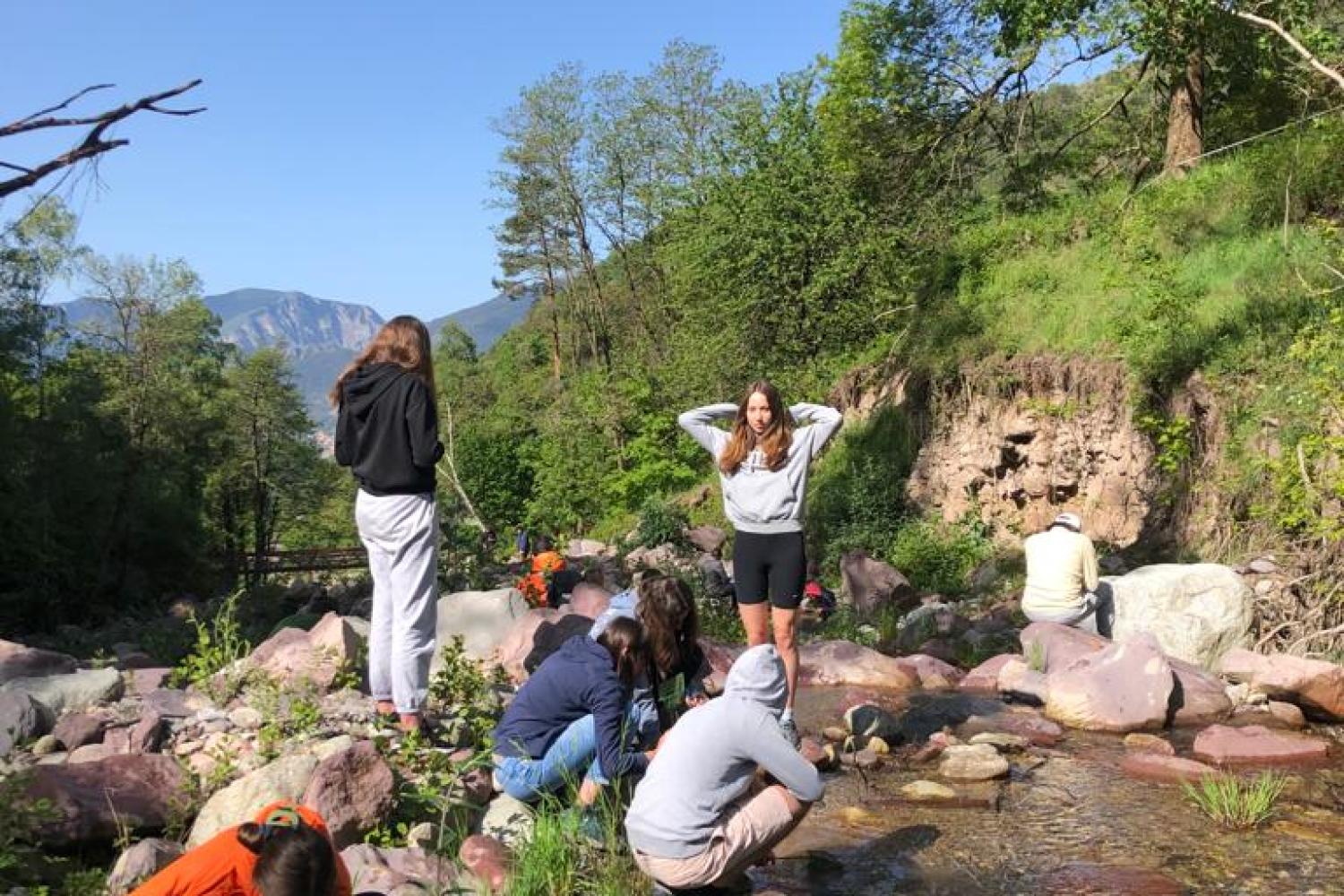 Des lycéens de Valdeblore au chevet du torrent de Millefonts © R. Lurion / PnM