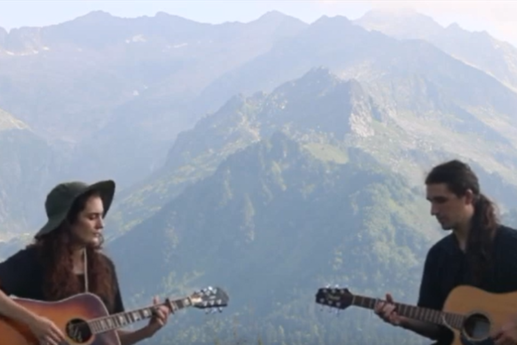 Duo de guitares, concert à La Passerelle_Entraunes - Héloïse Francesconi et Manu Hemene